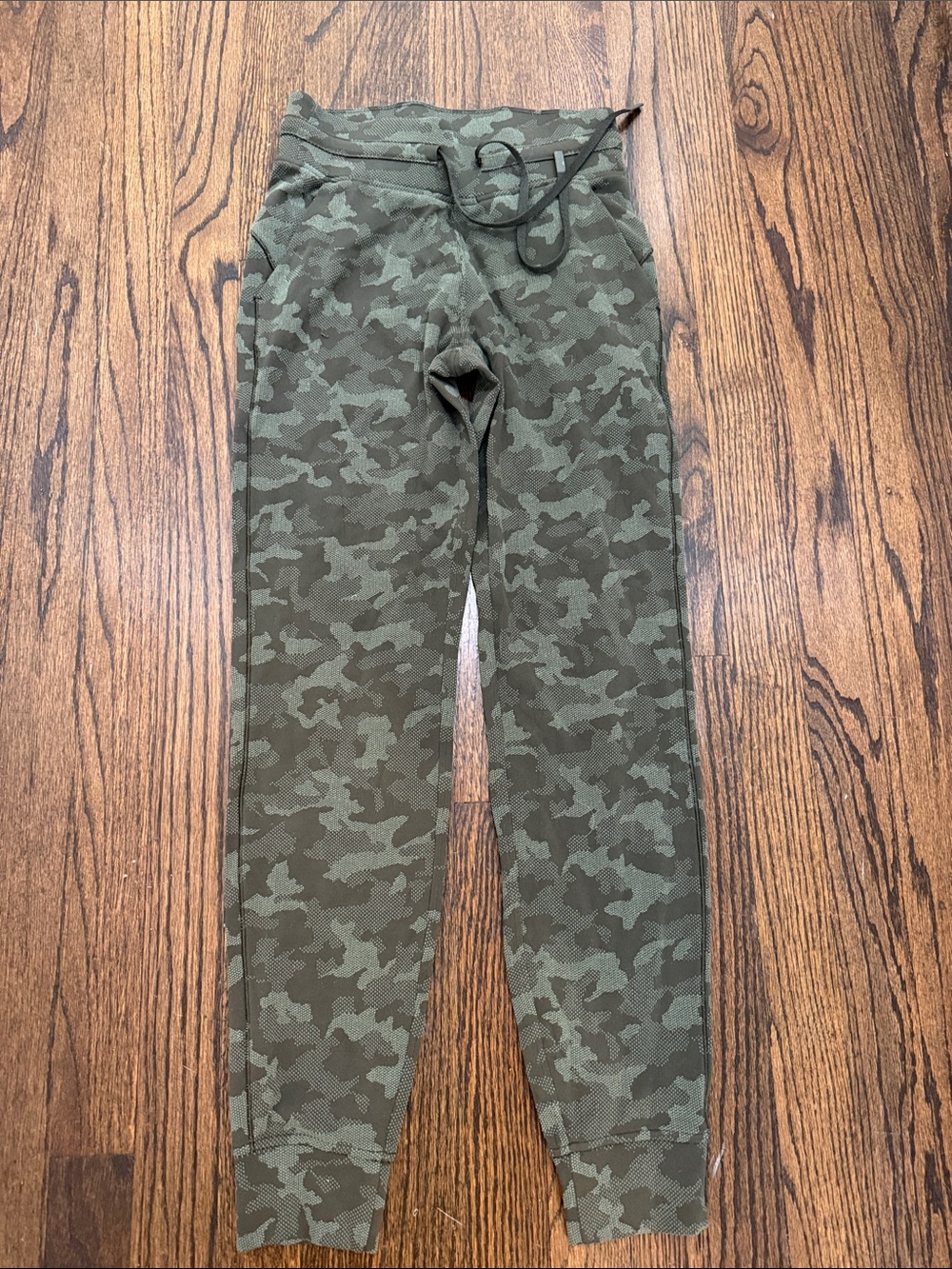 Lululemon Ready to Rulu size 4 camo joggers GUC